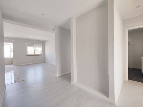 Apartamento T3 Remodelado, São João da Madeira