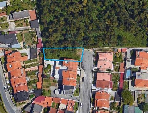 Lote para construção de Moradia Geminada