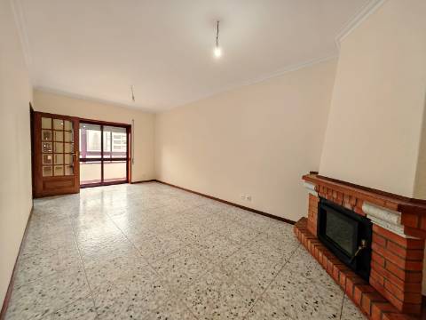 Apartamento T3 parcialmente remodelado em Braga - Fontainhas