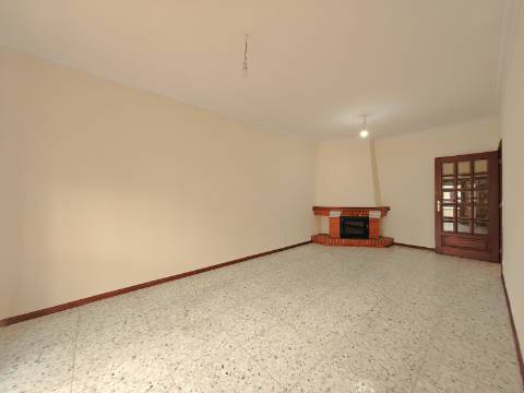 Apartamento T3 parcialmente remodelado em Braga - Fontainhas