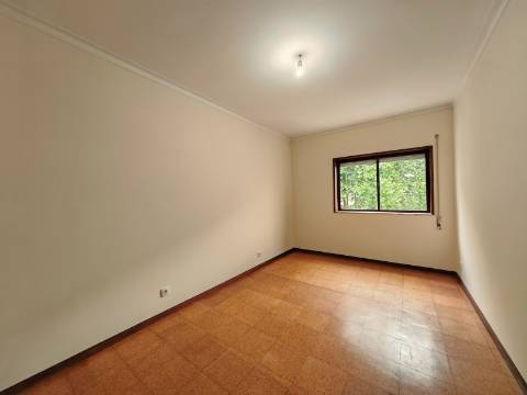 Apartamento T3 parcialmente remodelado em Braga - Fontainhas