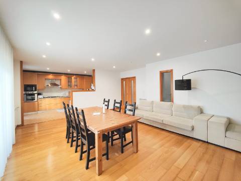 Apartamento T4 com 161m2 em Santa Maria da Feira