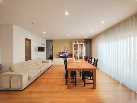 Apartamento T4 com 161m2 em Santa Maria da Feira