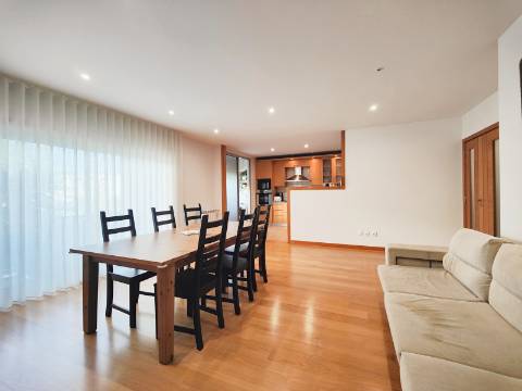 Apartamento T4 com 161m2 em Santa Maria da Feira
