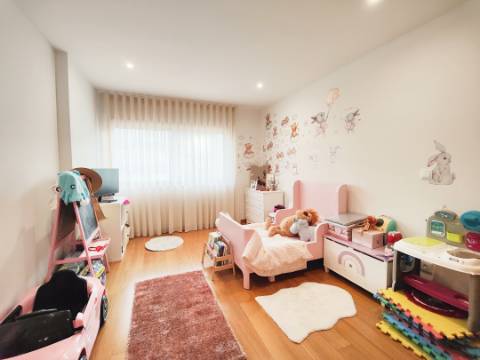 Apartamento T4 com 161m2 em Santa Maria da Feira