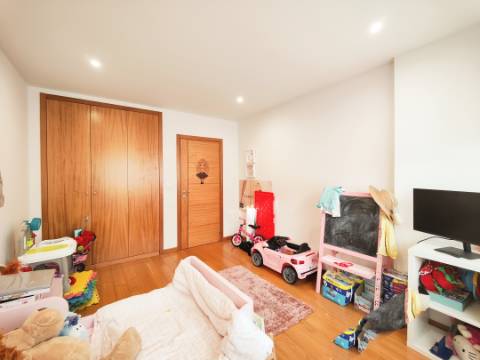 Apartamento T4 com 161m2 em Santa Maria da Feira