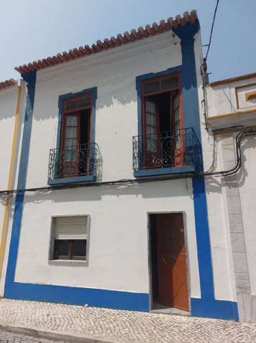Moradia Ampla para Recuperar- Centro de Ferreira do Alentejo