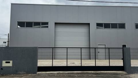 Armazém com construção recente em Vila Nova de São Bento I Possibilidade de Venda Conjunta