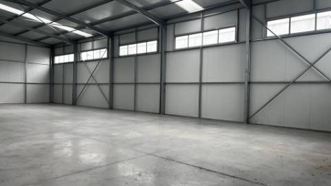 Armazém com construção recente em Vila Nova de São Bento I Possibilidade de Venda Conjunta