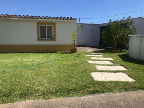 Magnífica Moradia T4 com Quintal - Vale de Vargo (Serpa)