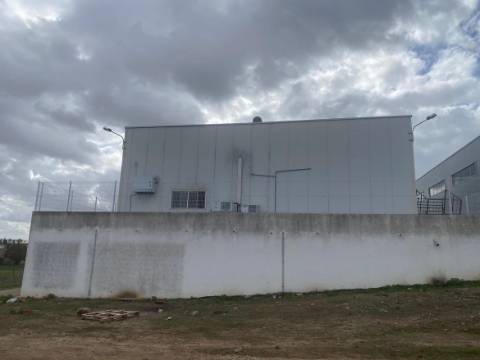 Armazém industrial - PADARIA em Vila Nova de São Bento