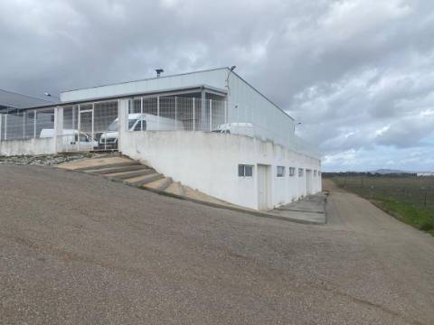 Armazém industrial - PADARIA em Vila Nova de São Bento