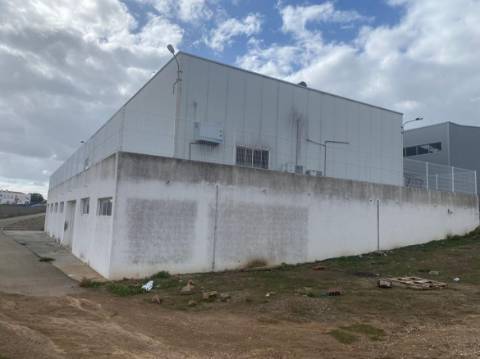 Armazém industrial - PADARIA em Vila Nova de São Bento