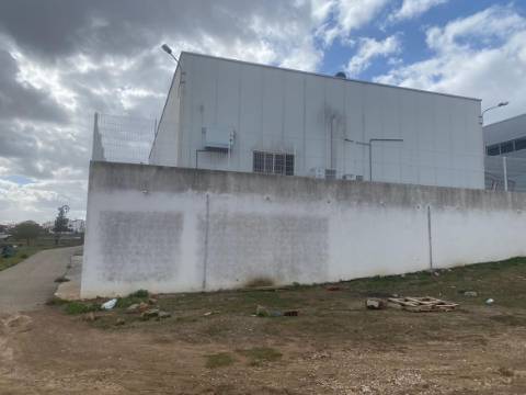 Armazém industrial - PADARIA em Vila Nova de São Bento