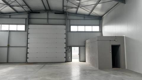 Armazém construído recentemente em Zona de Atividades Económicas | Possibilidade de Venda Conjunta