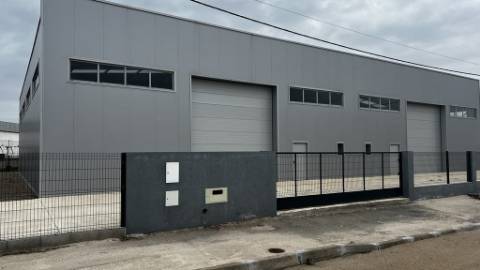 Armazém construído recentemente em Zona de Atividades Económicas | Possibilidade de Venda Conjunta