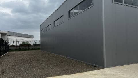 Armazém construído recentemente em Zona de Atividades Económicas | Possibilidade de Venda Conjunta