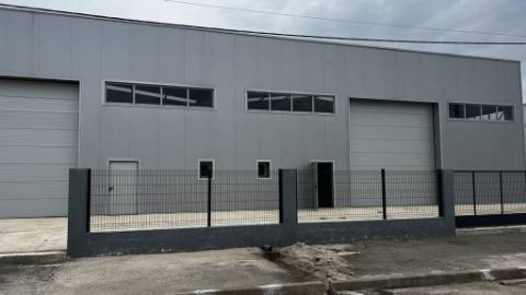 Armazém construído recentemente em Zona de Atividades Económicas | Possibilidade de Venda Conjunta