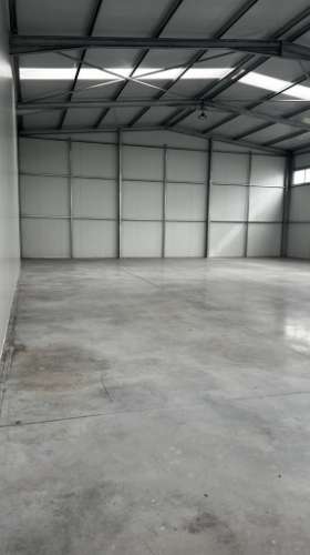 Armazém construído recentemente em Zona de Atividades Económicas | Possibilidade de Venda Conjunta