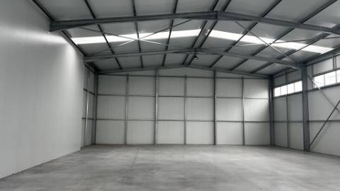 Armazém construído recentemente em Zona de Atividades Económicas | Possibilidade de Venda Conjunta