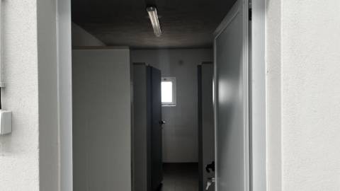 Armazém construído recentemente em Zona de Atividades Económicas | Possibilidade de Venda Conjunta