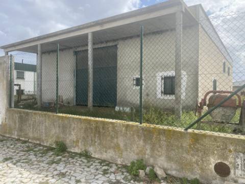 Armazém em Zona de Atividades Económicas - Vila Nova de São Bento