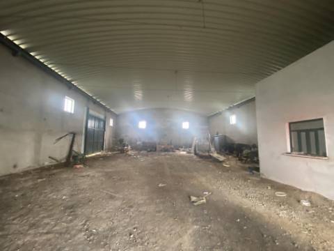 Armazém em Zona de Atividades Económicas - Vila Nova de São Bento