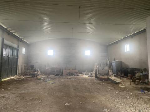 Armazém em Zona de Atividades Económicas - Vila Nova de São Bento