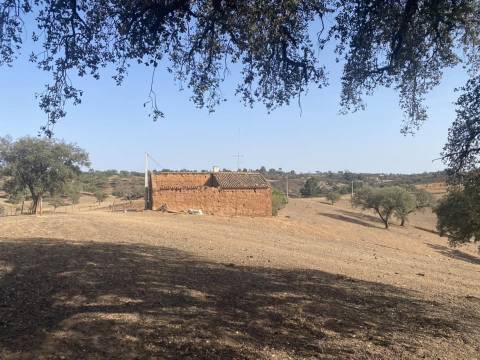 Propriedade de 35 ha - com Monte em Ruínas em Serpa
