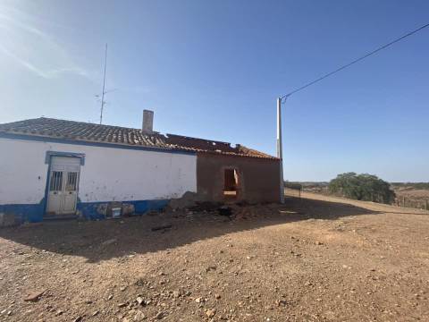 Propriedade de 35 ha - com Monte em Ruínas em Serpa