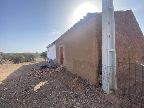 Propriedade de 35 ha - com Monte em Ruínas em Serpa