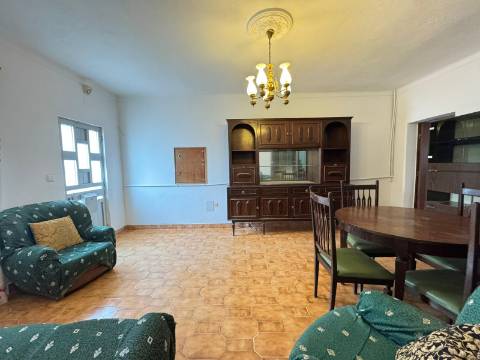 Moradia T5 zona de Monforte - recentemente remodelada