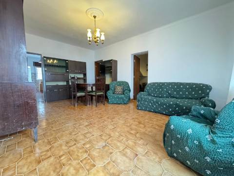 Moradia T5 zona de Monforte - recentemente remodelada