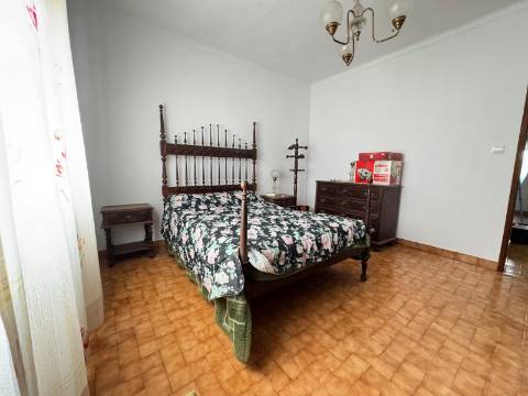 Moradia T5 zona de Monforte - recentemente remodelada