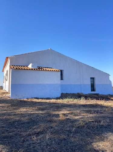 Herdade com 814hectares no Baixo Alentejo / Moura / Fronteira com Espanha