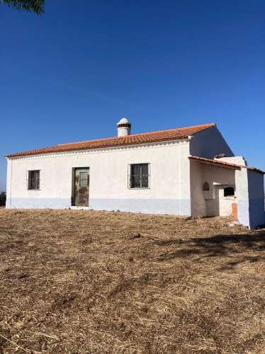 Herdade com 814hectares no Baixo Alentejo / Moura / Fronteira com Espanha