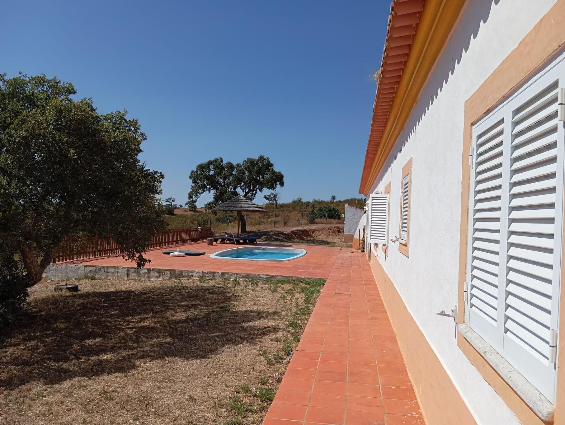 Propriedade Rural com Casa de Campo e Piscina - Concelho de Serpa