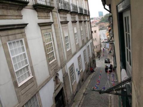 Moradia para reconstrução - Rua do Comércio (Porto)