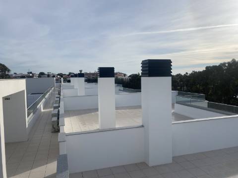 Excelente Oportunidade! T3 novo a 200mt da praia do Forte!