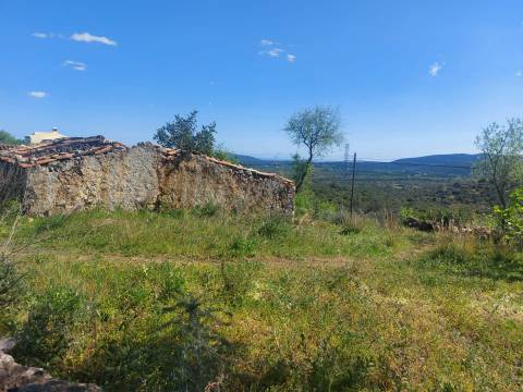 Terreno com Ruína com vista serra e mar