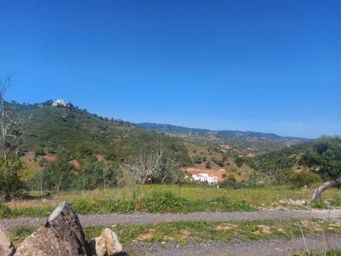 Terreno com Ruína com vista serra e mar