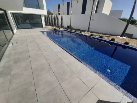 Luxuosa Villa T4 - Albufeira