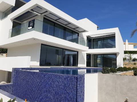 Luxuosa Villa T4 - Albufeira