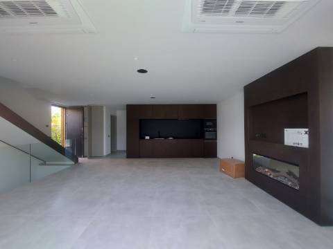 Moradia V3 com Rooftop na Marina de Albufeira