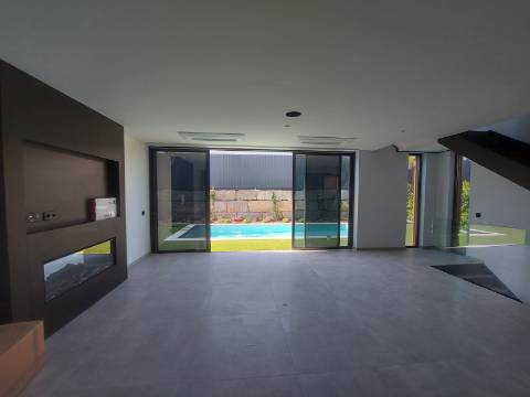 Moradia V3 com Rooftop na Marina de Albufeira