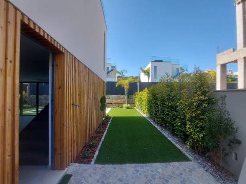 Moradia V3 com Rooftop na Marina de Albufeira
