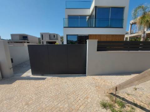 Moradia V3 com Rooftop na Marina de Albufeira