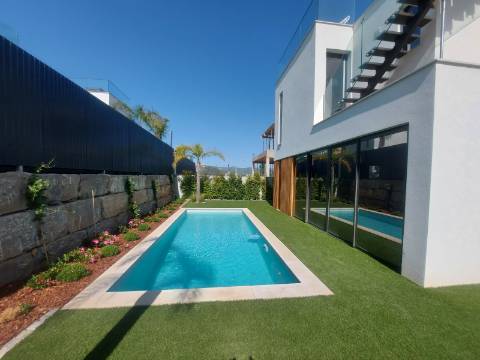 Moradia V3 com Rooftop na Marina de Albufeira