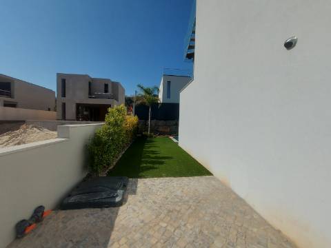 Moradia V3 com Rooftop na Marina de Albufeira