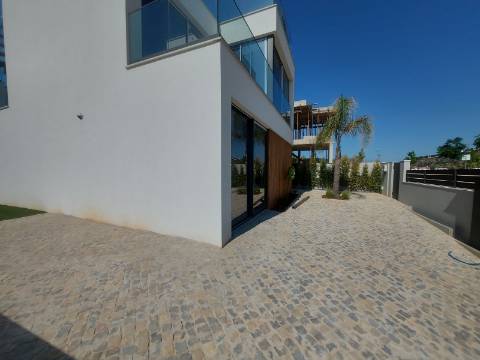 Moradia V3 com Rooftop na Marina de Albufeira